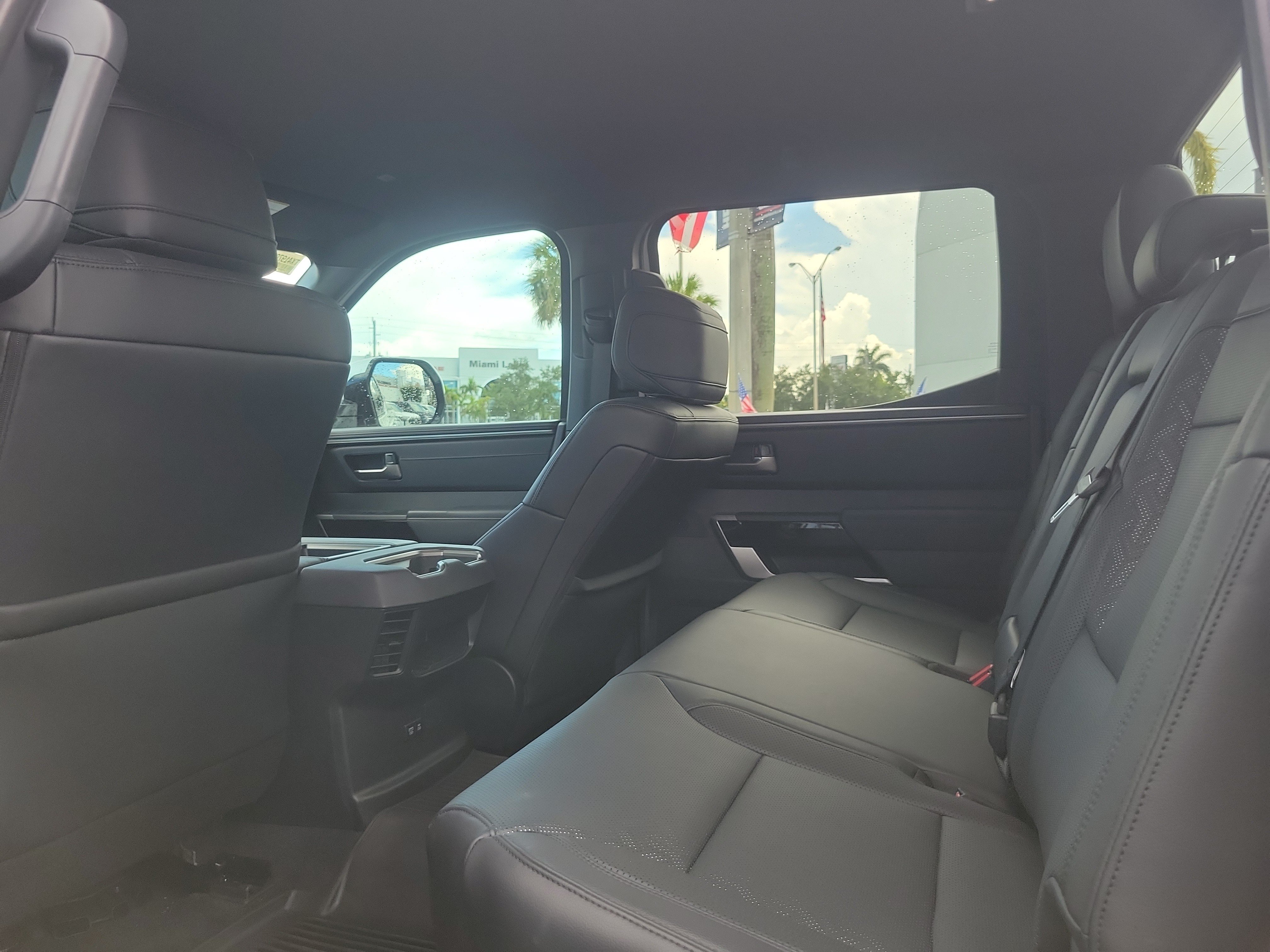 Used 2025 Toyota Tundra Limited AWD/4WD image 18