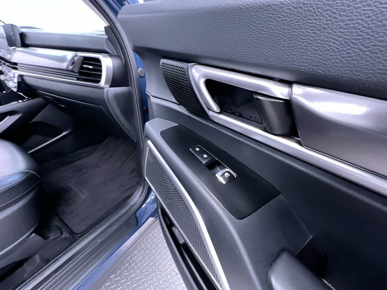 Used 2025 Kia Telluride S AWD/4WD image 39