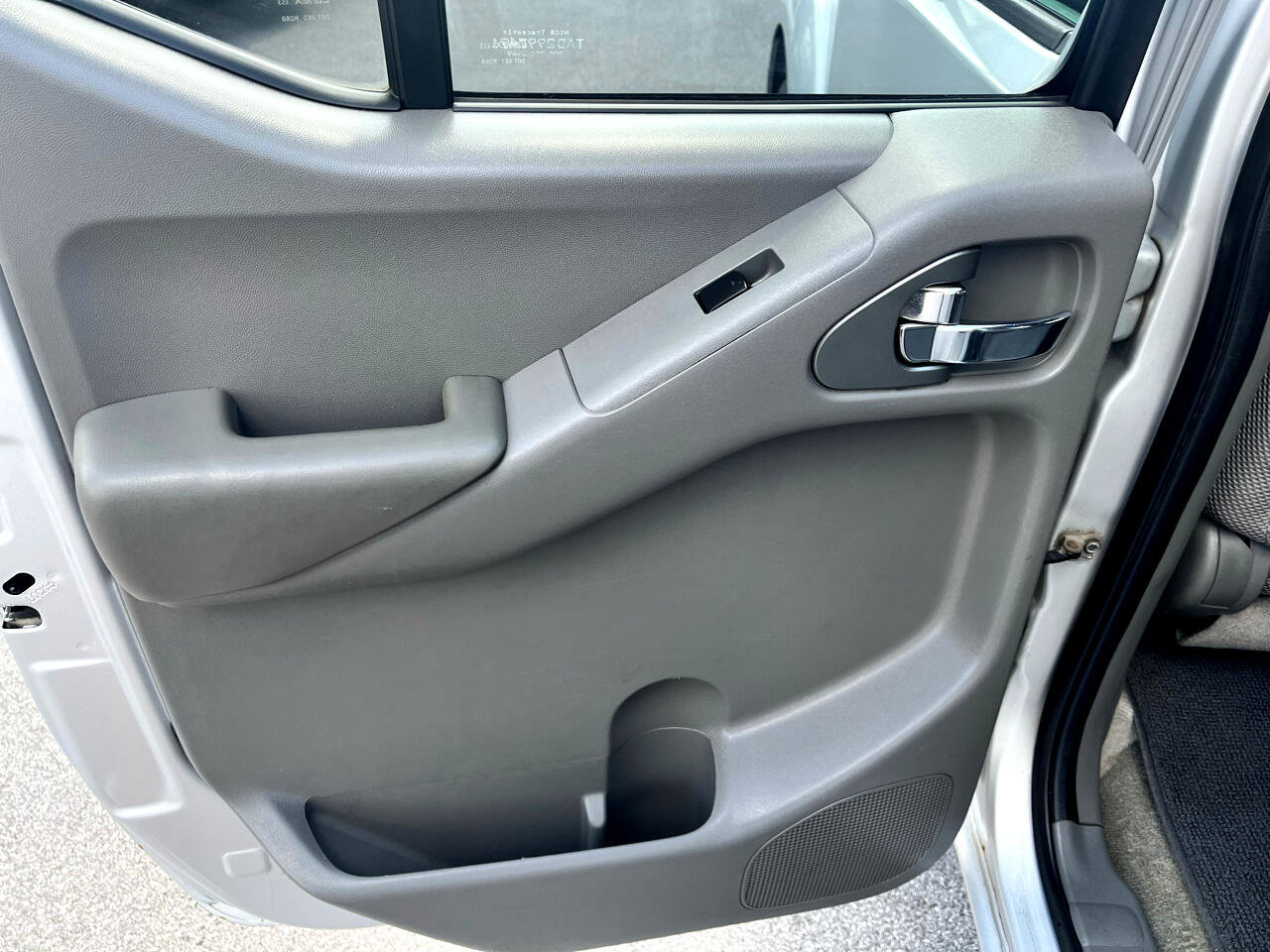 Used 2012 Nissan Frontier SV w/ SV Premium Utility Pkg image 14