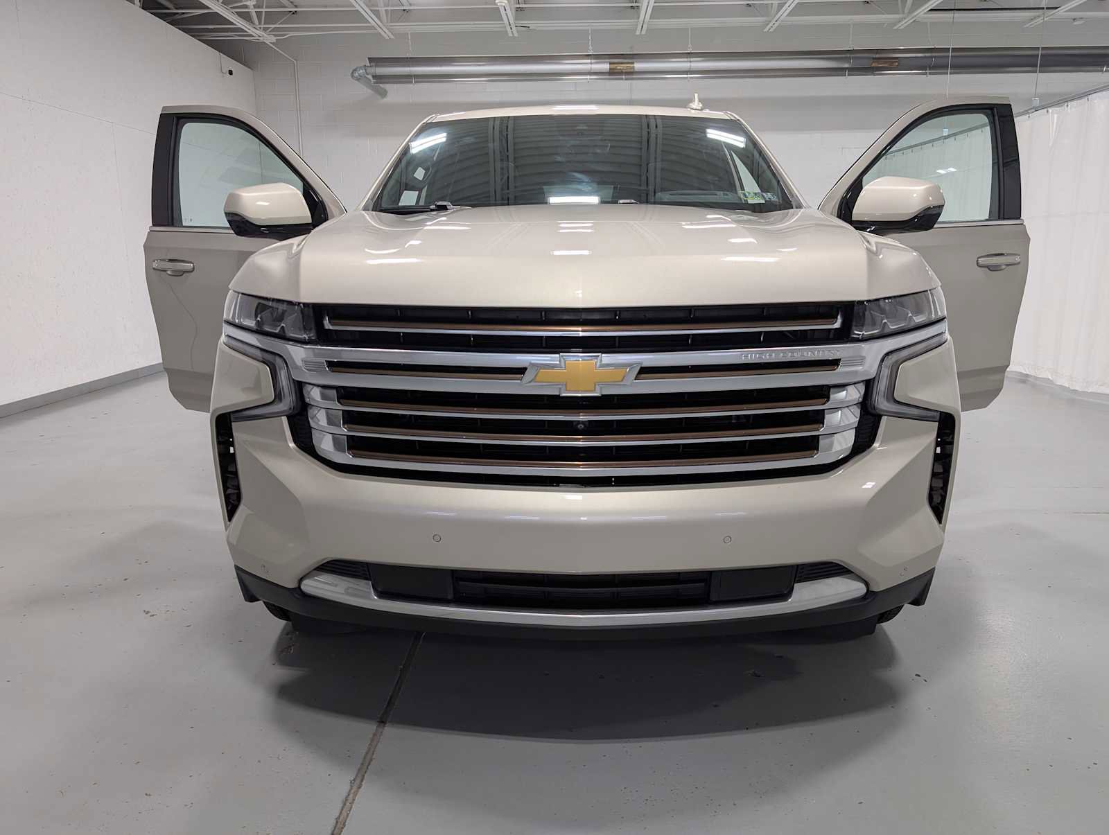 Used 2023 Chevrolet Tahoe High Country image 15