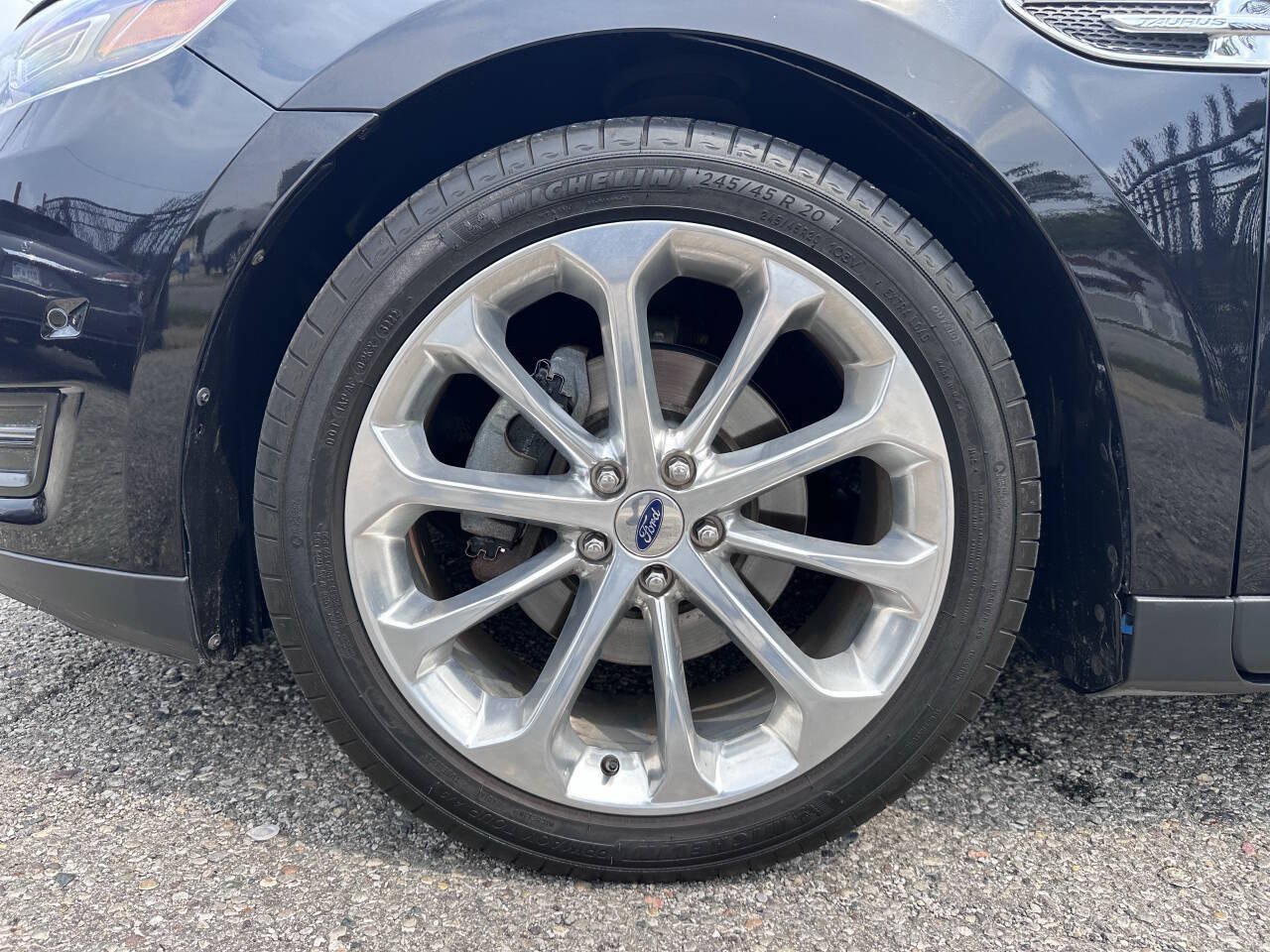 Used 2019 Ford Taurus Limited w/ Driver Assist Package FWD image 11