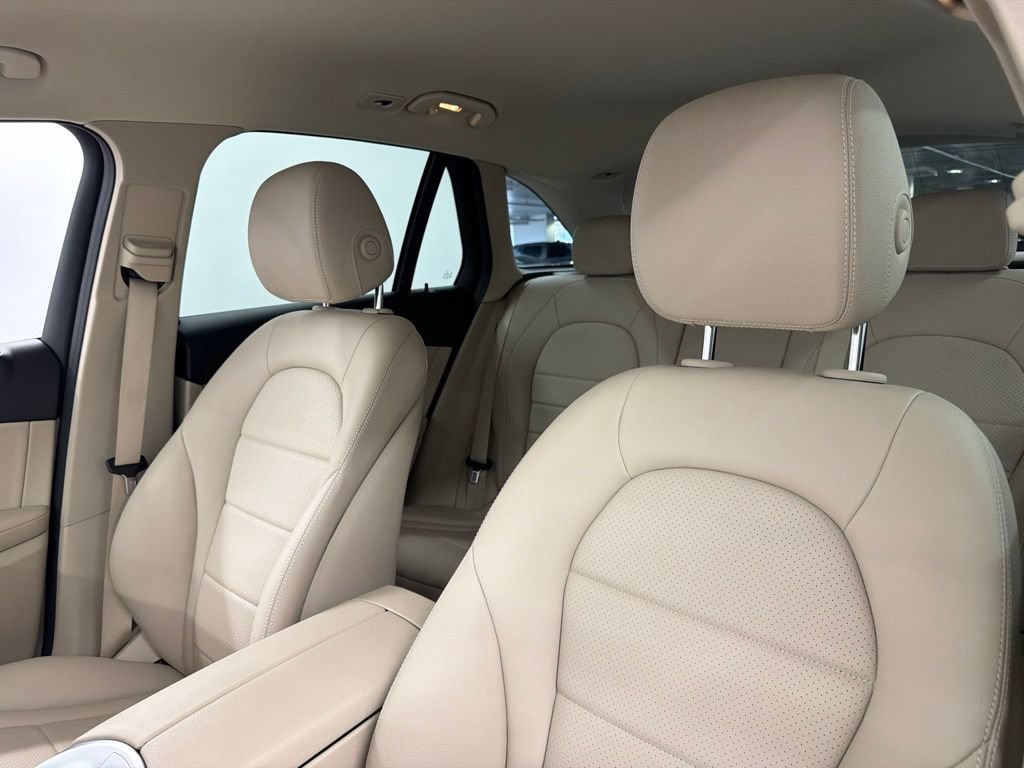 Used 2022 Mercedes-Benz GLC 300 w/ Premium Package Lite image 25