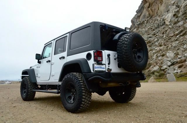 Used 2017 Jeep Wrangler Unlimited Rubicon w/ Connectivity Group AWD/4WD image 31