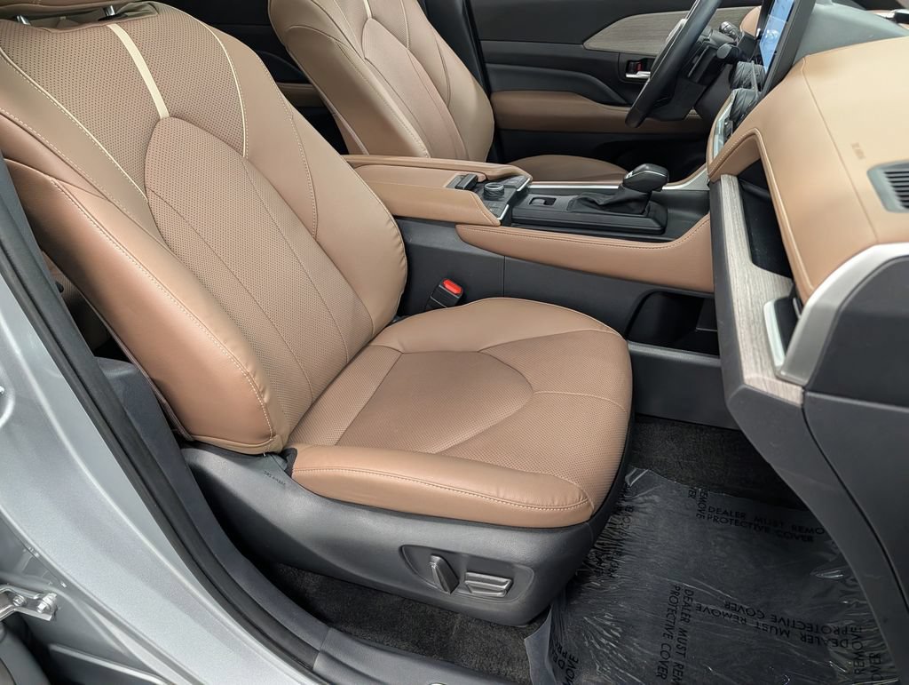 Used 2024 Toyota Grand Highlander AWD image 37