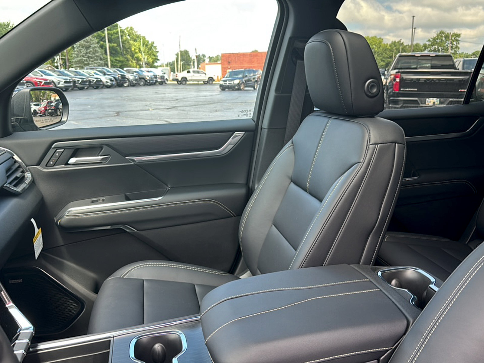 New 2026 GMC Acadia Elevation w/ Black Edition FWD image 7