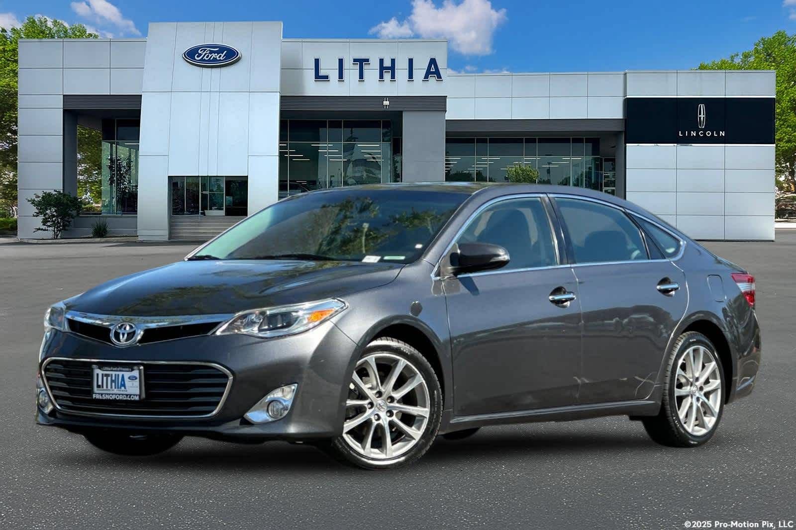 Used 2014 Toyota Avalon XLE Touring FWD image 1