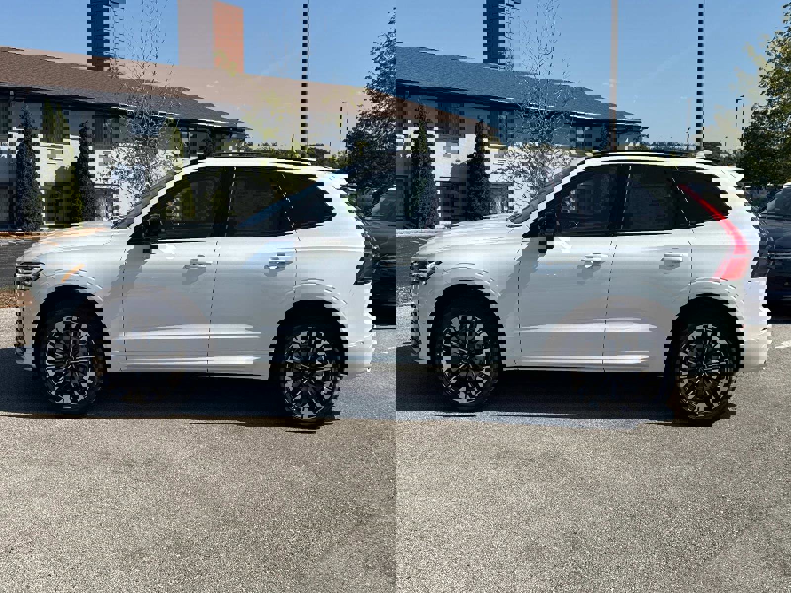 New 2026 Volvo XC60 B5 Plus w/ Climate Package image 7