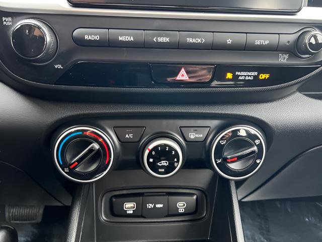 Certified 2025 Hyundai Venue SE image 15