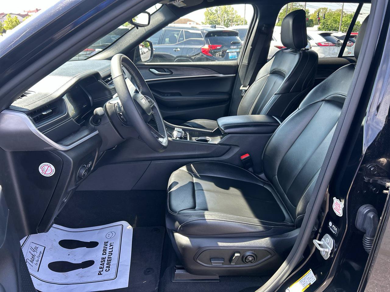 Used 2024 Jeep Grand Cherokee Limited AWD/4WD image 10