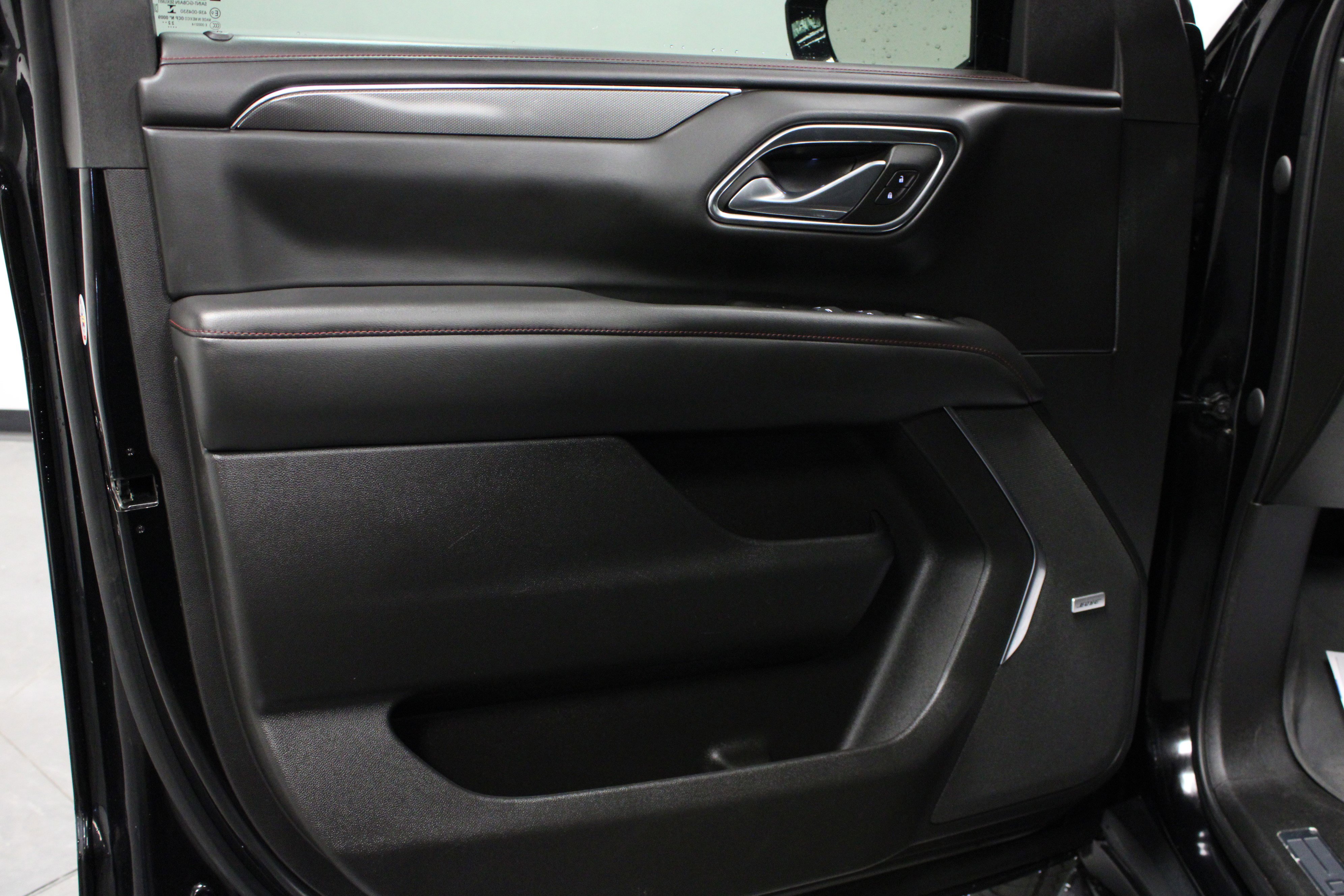 Used 2023 Chevrolet Suburban RST AWD/4WD image 11