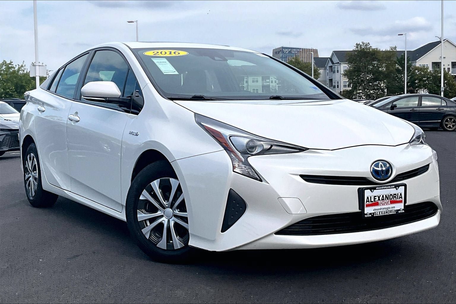 Used 2016 Toyota Prius Three w/ Advanced Technology Package FWD image 2