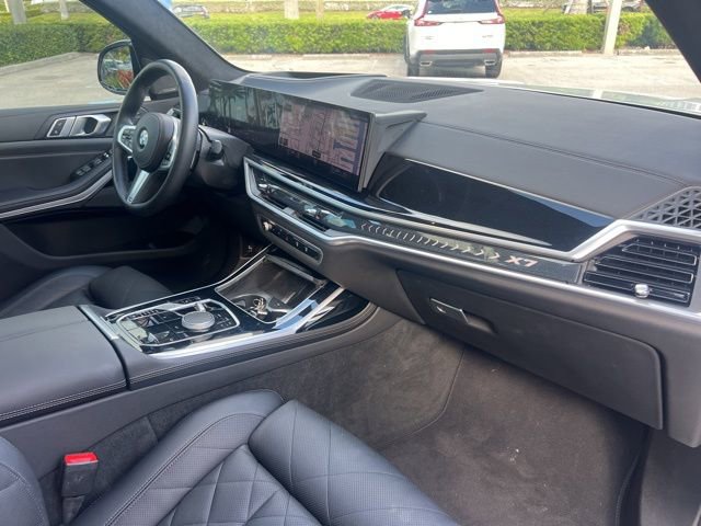 Used 2023 BMW X7 xDrive40i w/ M Sport Package image 28