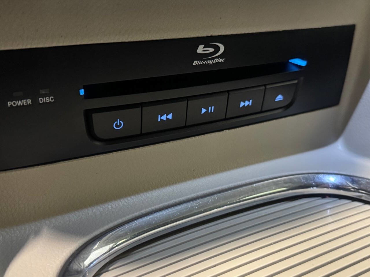 Used 2015 Chrysler Town & Country Touring-L w/ Driver Convenience Group image 39