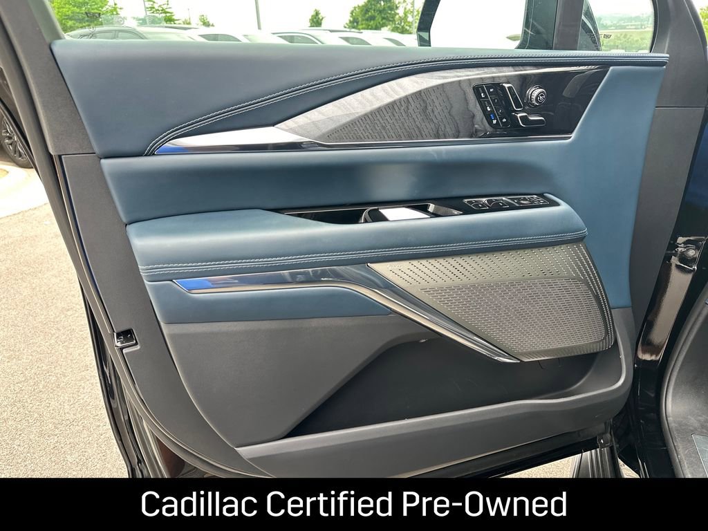 Certified 2025 Cadillac Escalade IQ Luxury 2 w/ LPO, Premium Carpet Package AWD/4WD image 18