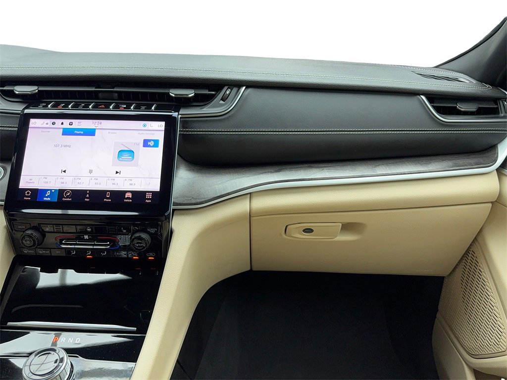 Used 2024 Jeep Grand Cherokee L Limited w/ Black Appearance Package image 18