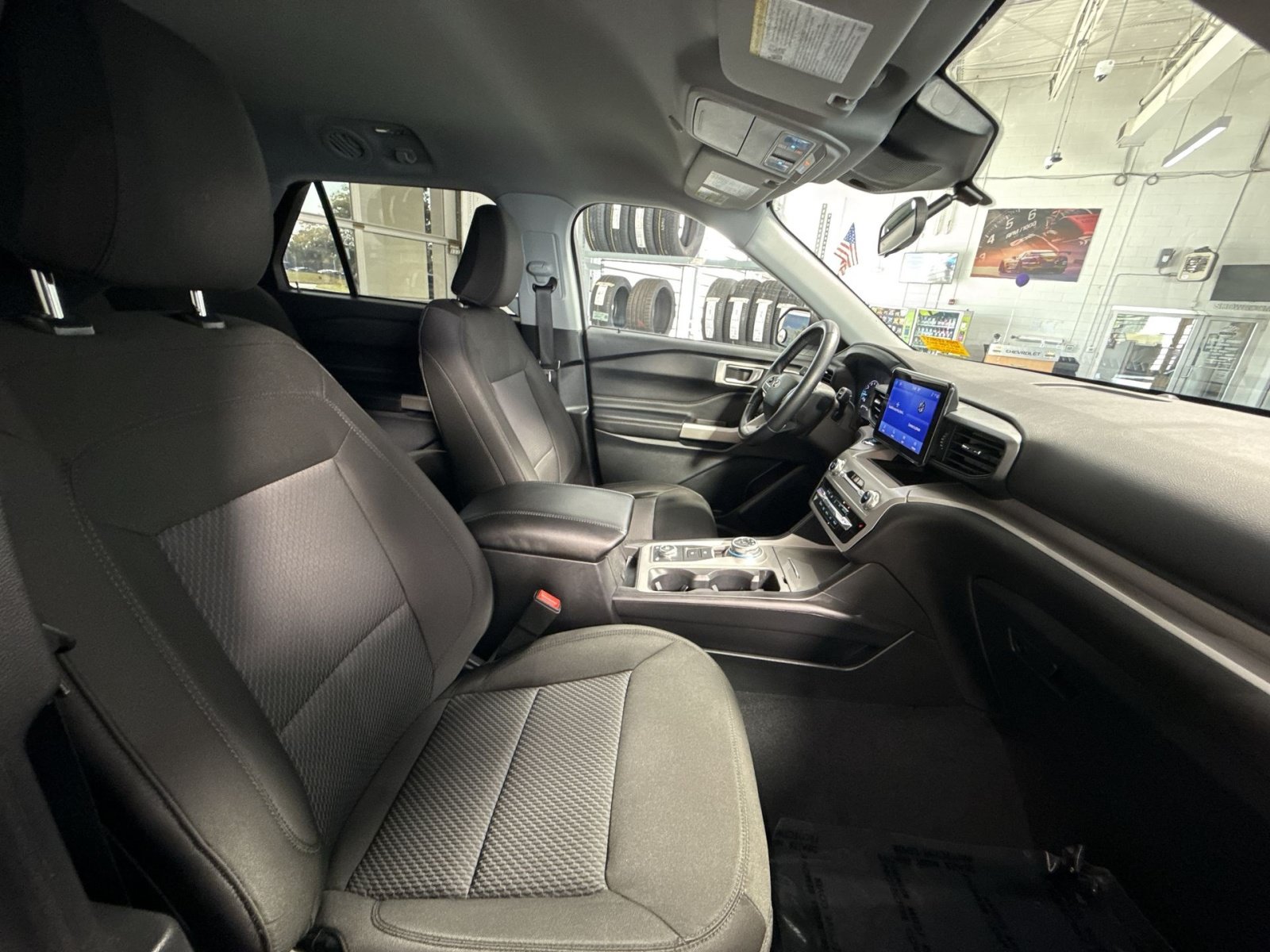 Used 2023 Ford Explorer XLT w/ Class IV Trailer Tow Package AWD/4WD image 28