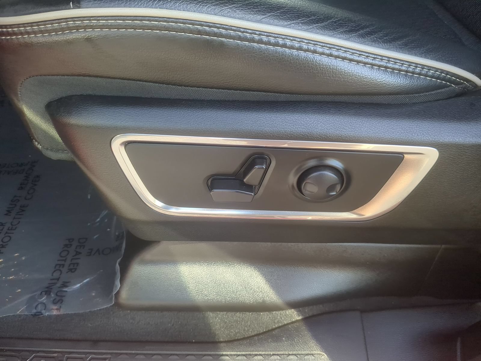 Used 2025 RAM 1500 Laramie AWD/4WD image 14