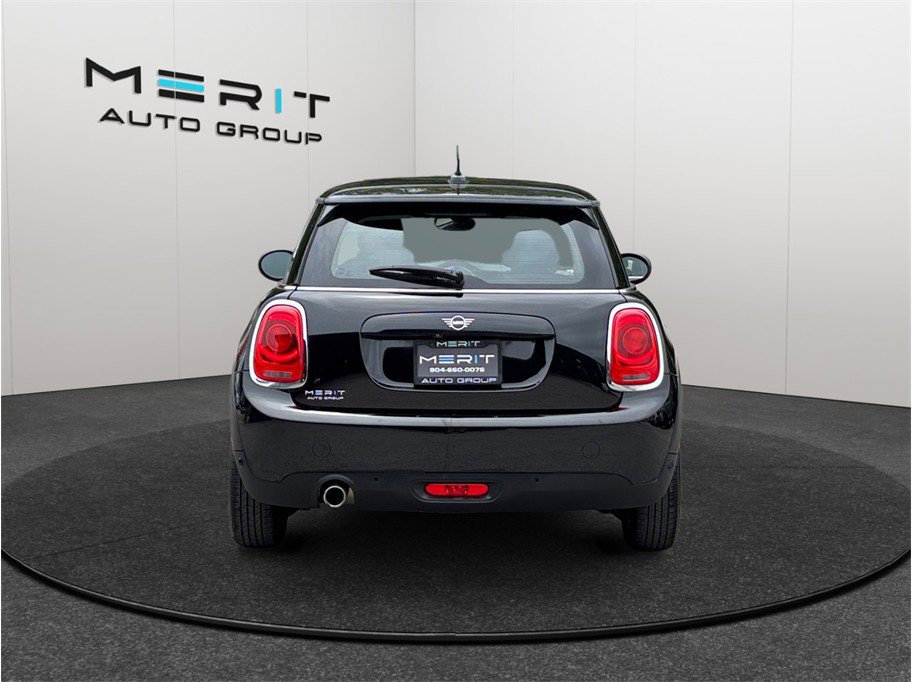 Used 2021 MINI Cooper 2-Door Hardtop FWD image 8