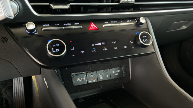 Used 2024 Hyundai Sonata SEL w/ Convenience Package FWD image 17