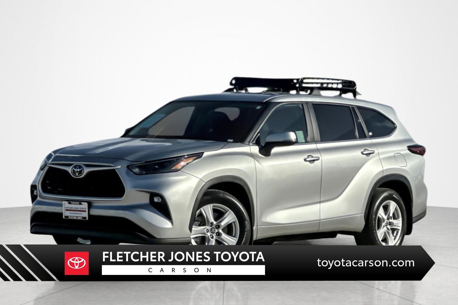 Used 2024 Toyota Highlander LE FWD image 1