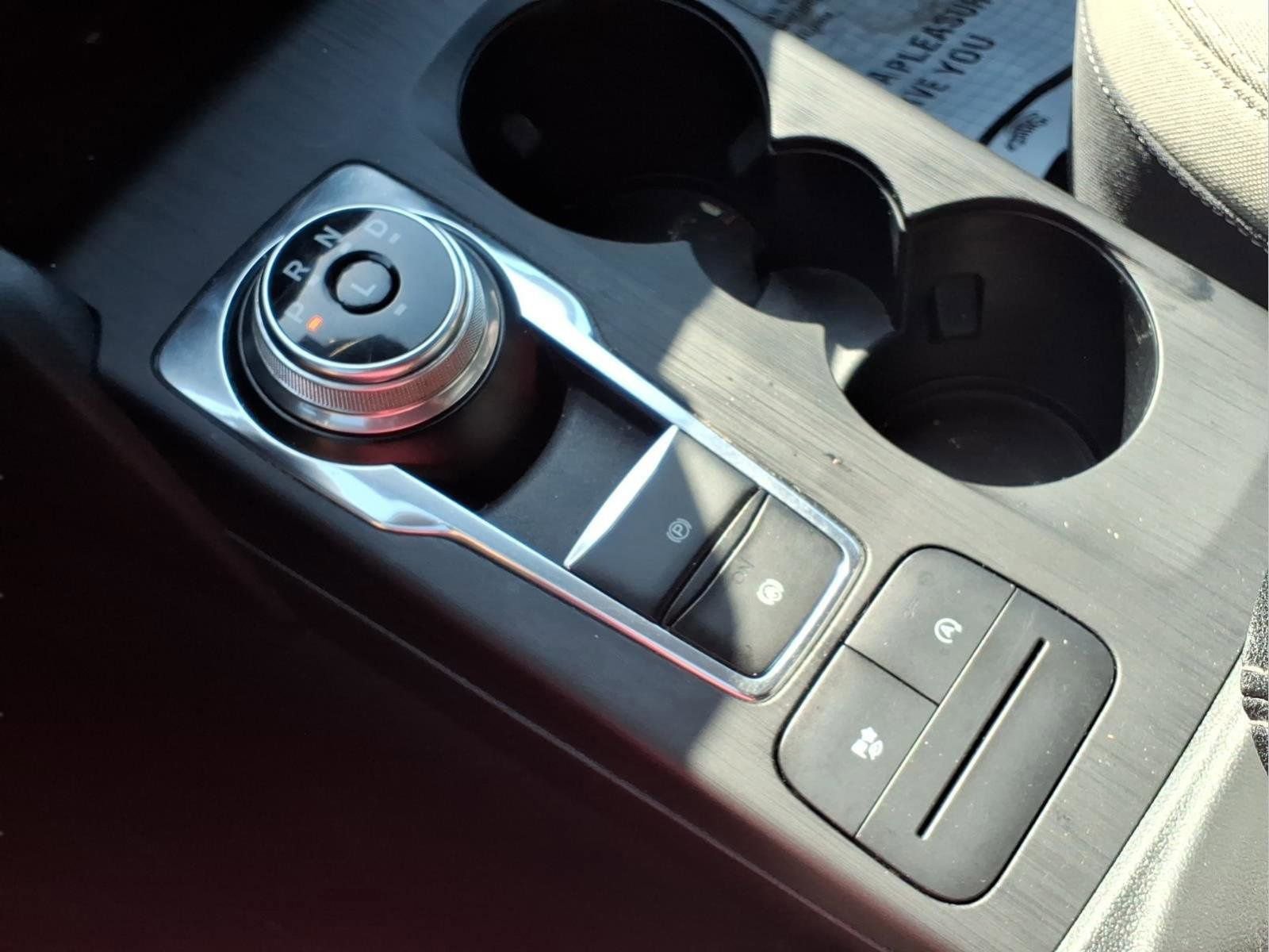 Used 2020 Ford Escape SE image 10