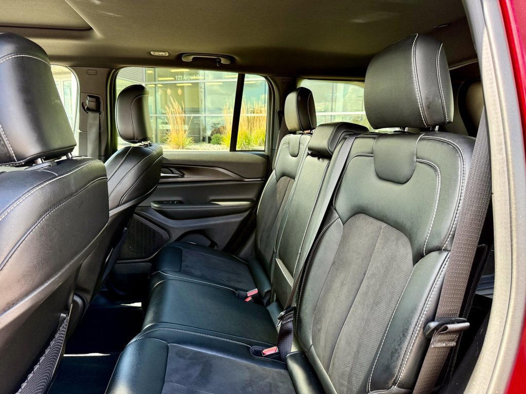 Used 2023 Jeep Grand Cherokee Altitude image 10