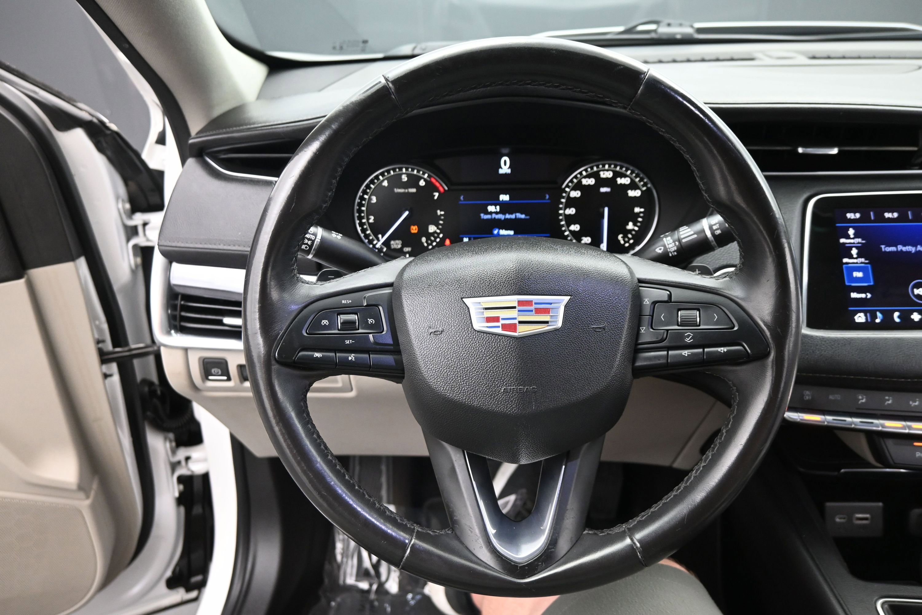 Used 2019 Cadillac XT4 Luxury FWD image 17