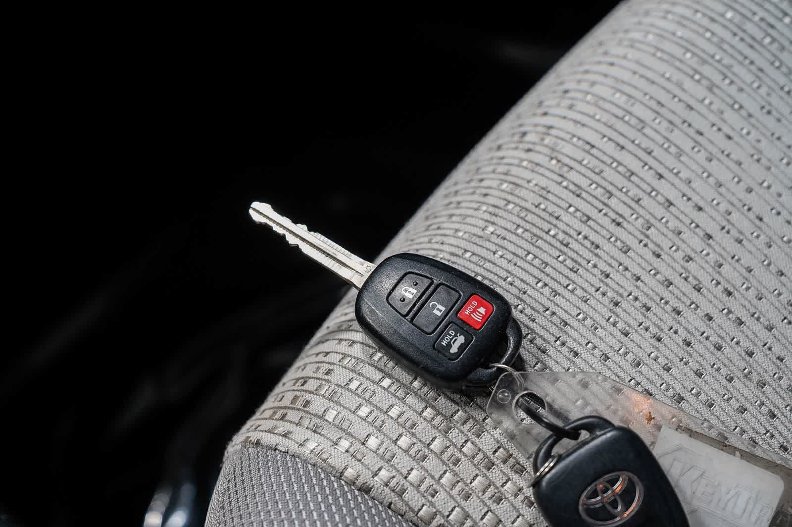 Used 2014 Toyota Camry LE FWD image 27