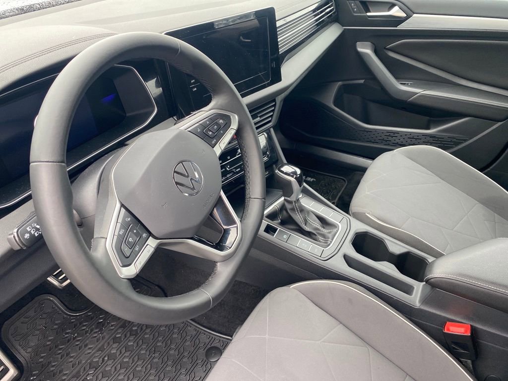 Used 2025 Volkswagen Jetta Sport image 12