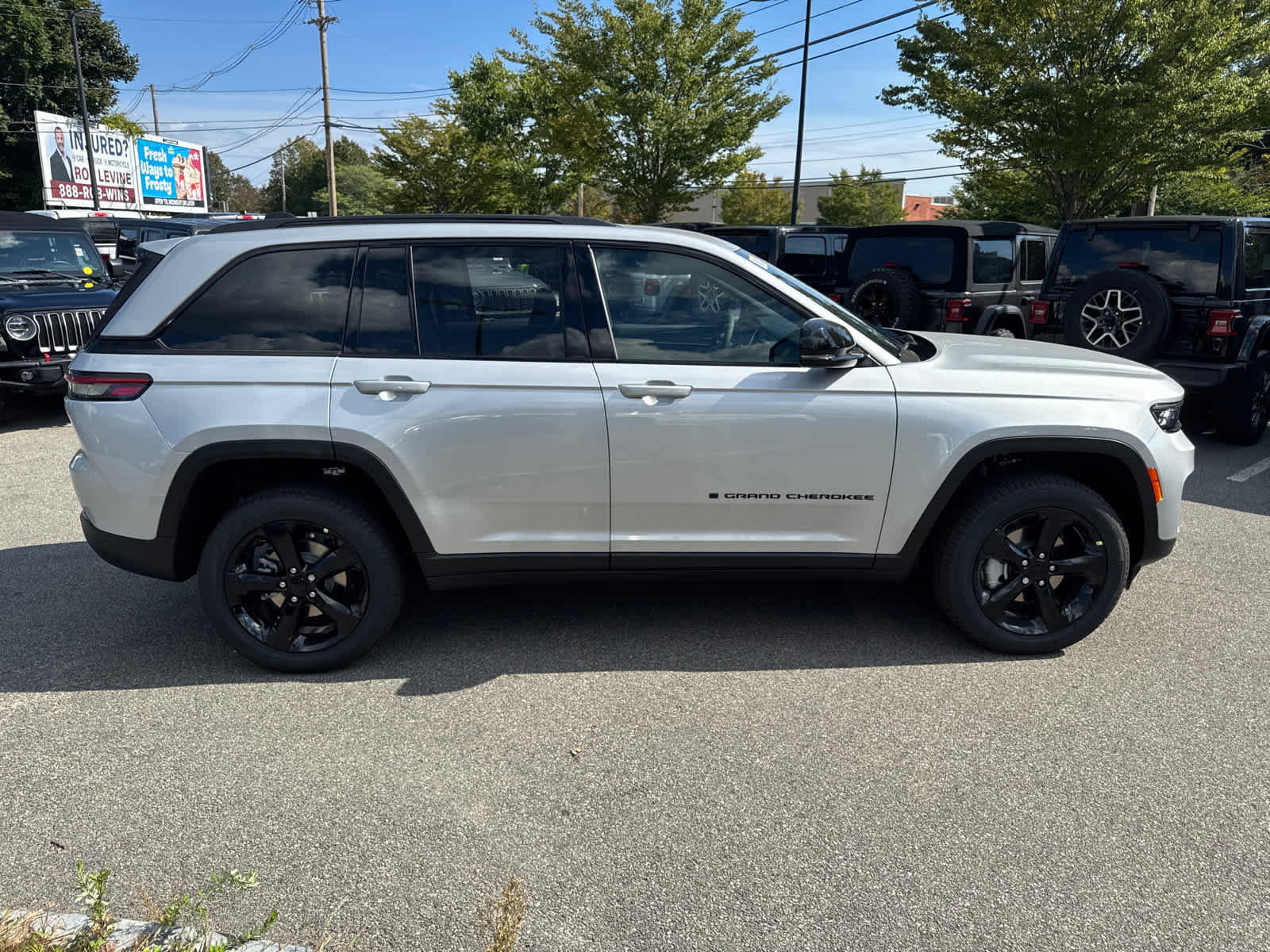 New 2025 Jeep Grand Cherokee Limited w/ Black Appearance Package image 7