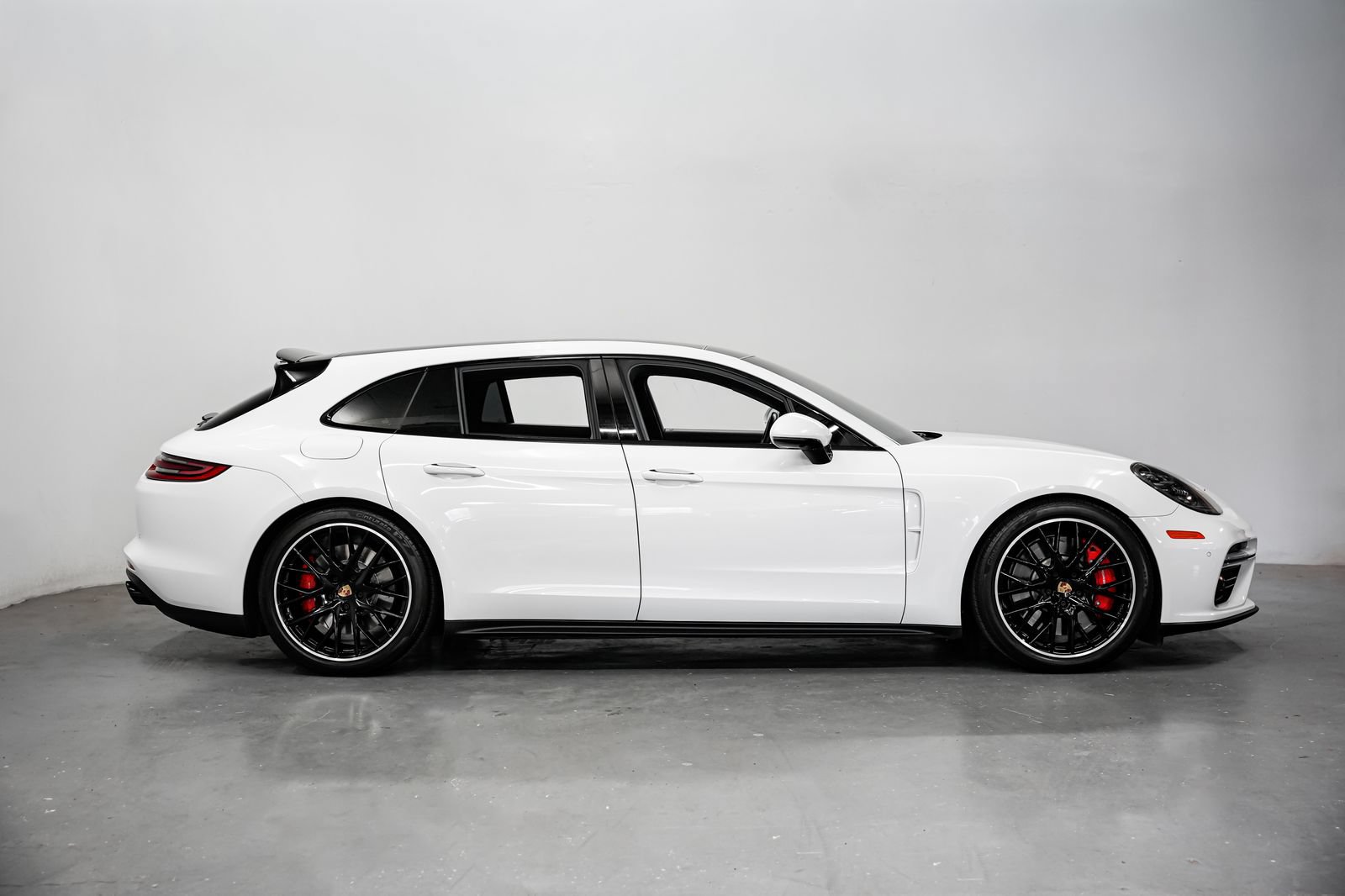 Used 2018 Porsche Panamera Turbo Sport Turismo AWD/4WD image 2