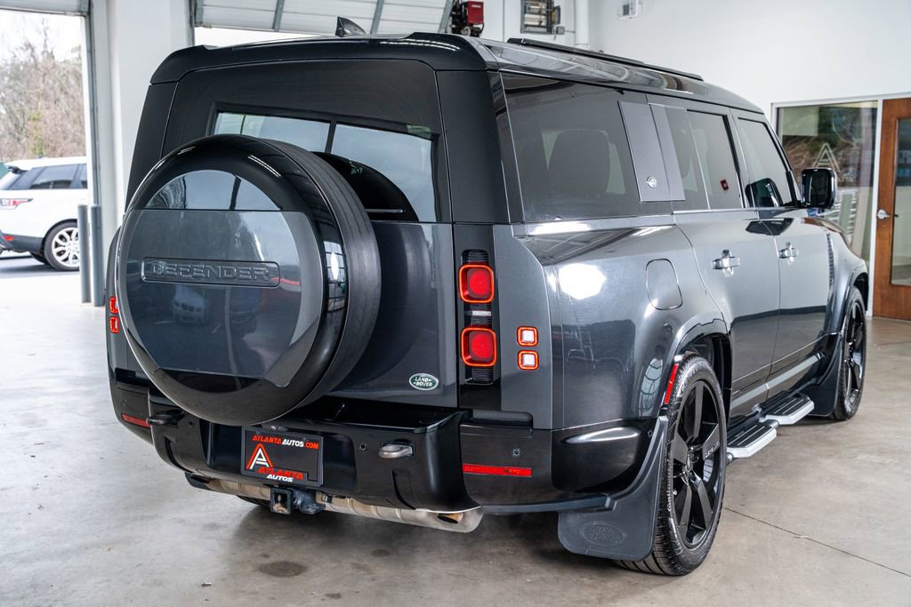 Used 2023 Land Rover Defender 130 X-Dynamic SE image 6