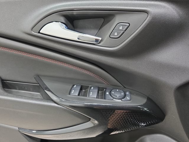 Used 2025 Chevrolet Trax RS w/ Driver Confidence Package FWD image 28