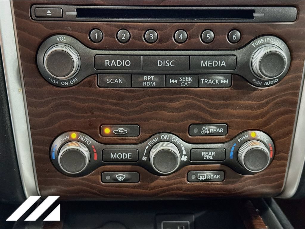 Used 2019 Nissan Pathfinder Platinum AWD/4WD image 18