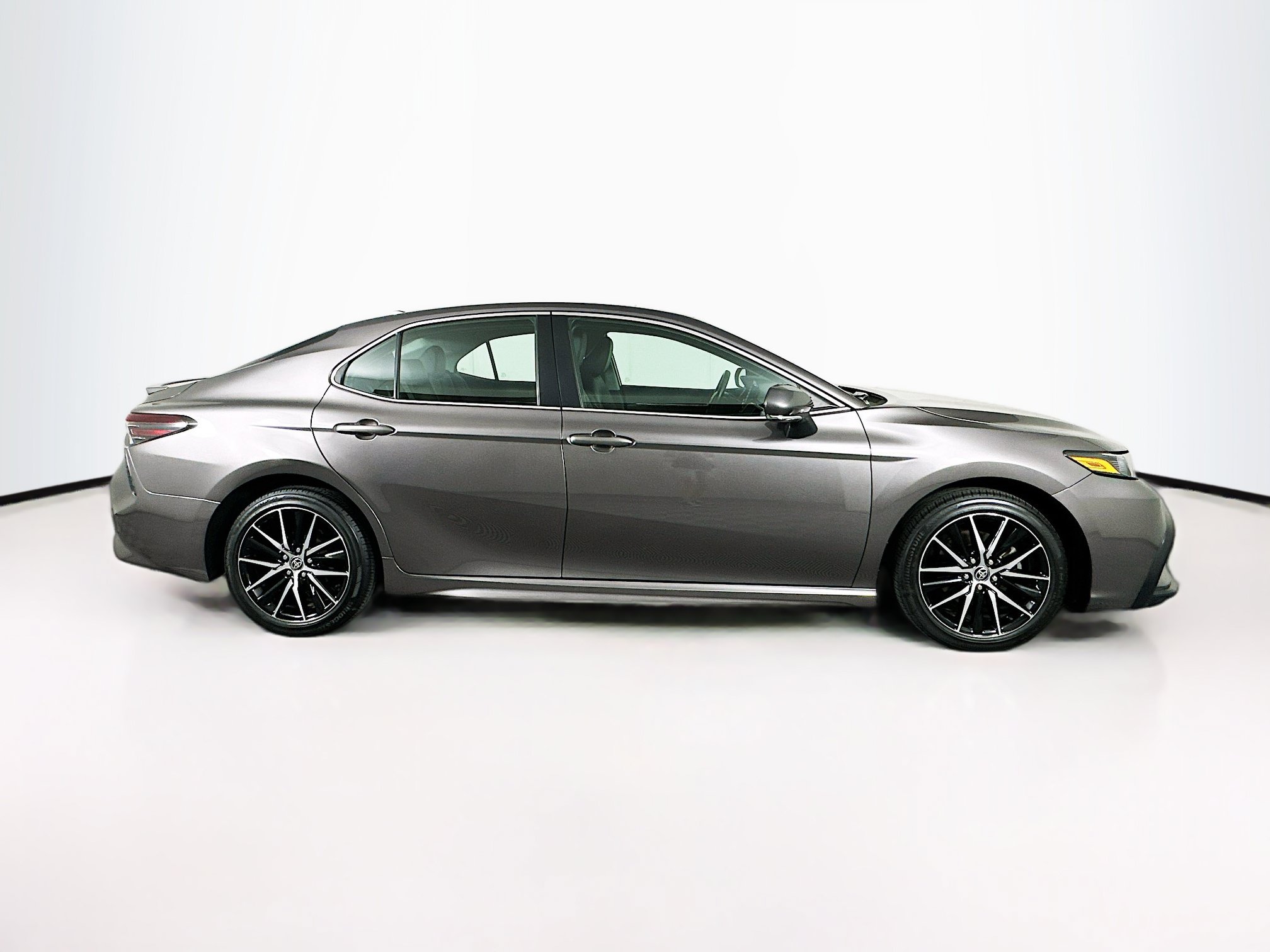 Used 2024 Toyota Camry SE FWD image 10