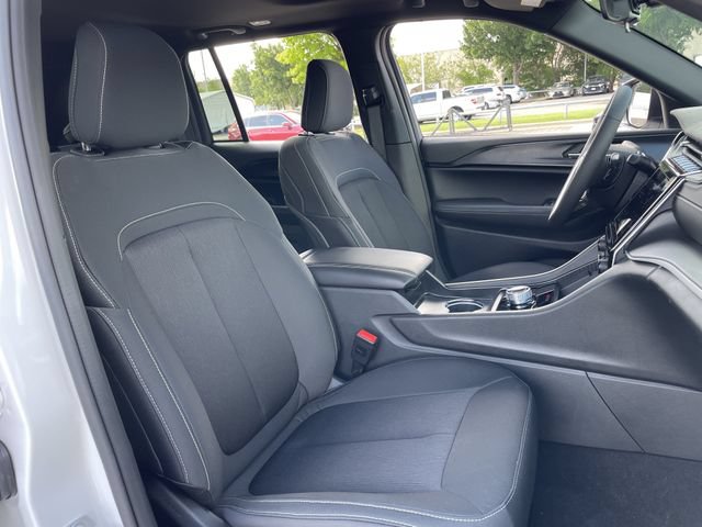 Used 2026 Jeep Grand Cherokee Laredo X AWD/4WD image 28