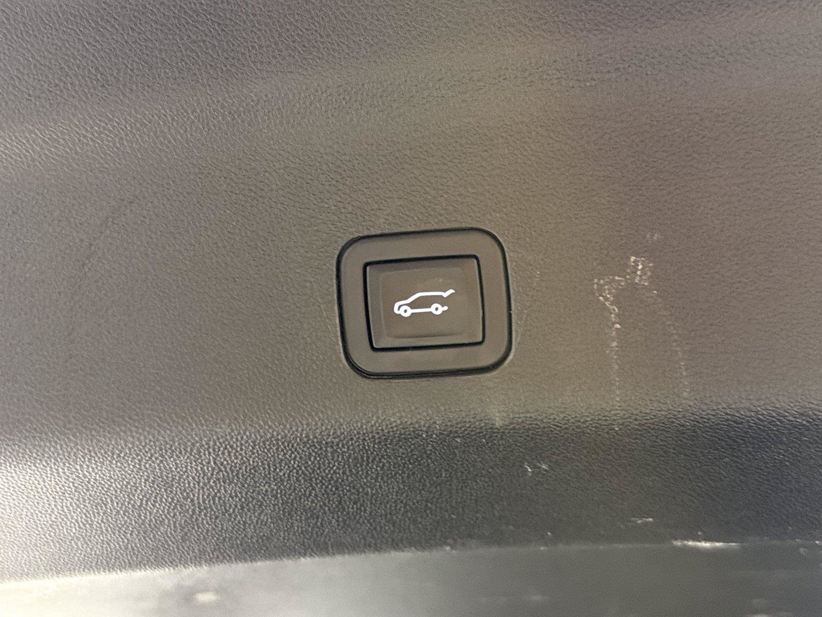 Used 2023 GMC Yukon XL AT4 w/ LPO, Floor Liner Package AWD/4WD image 19