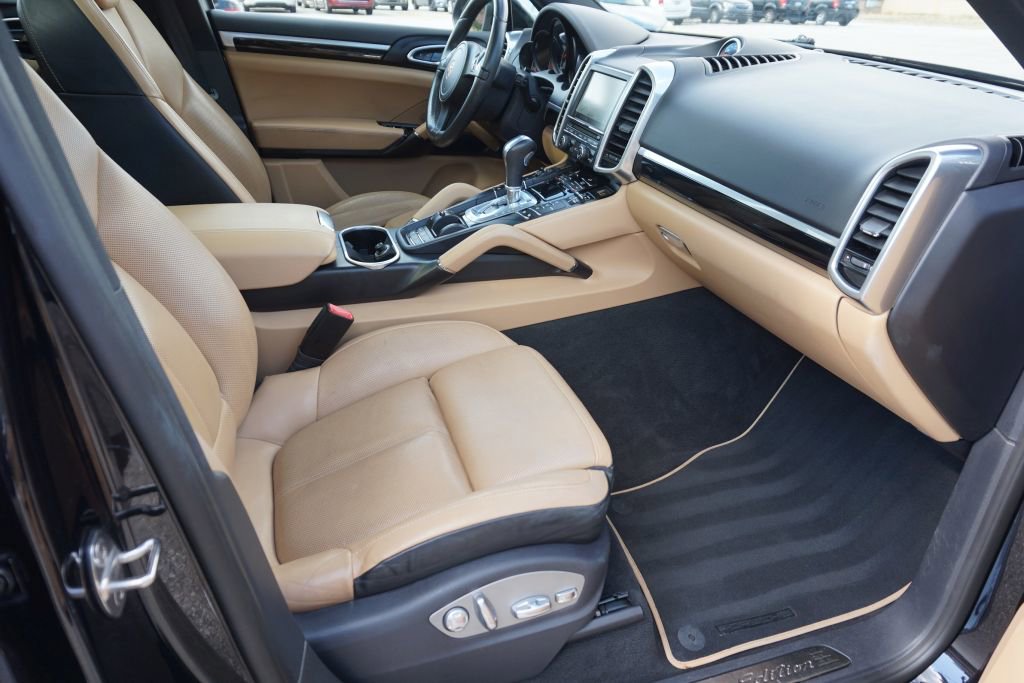 Used 2014 Porsche Cayenne Platinum Edition AWD/4WD image 28