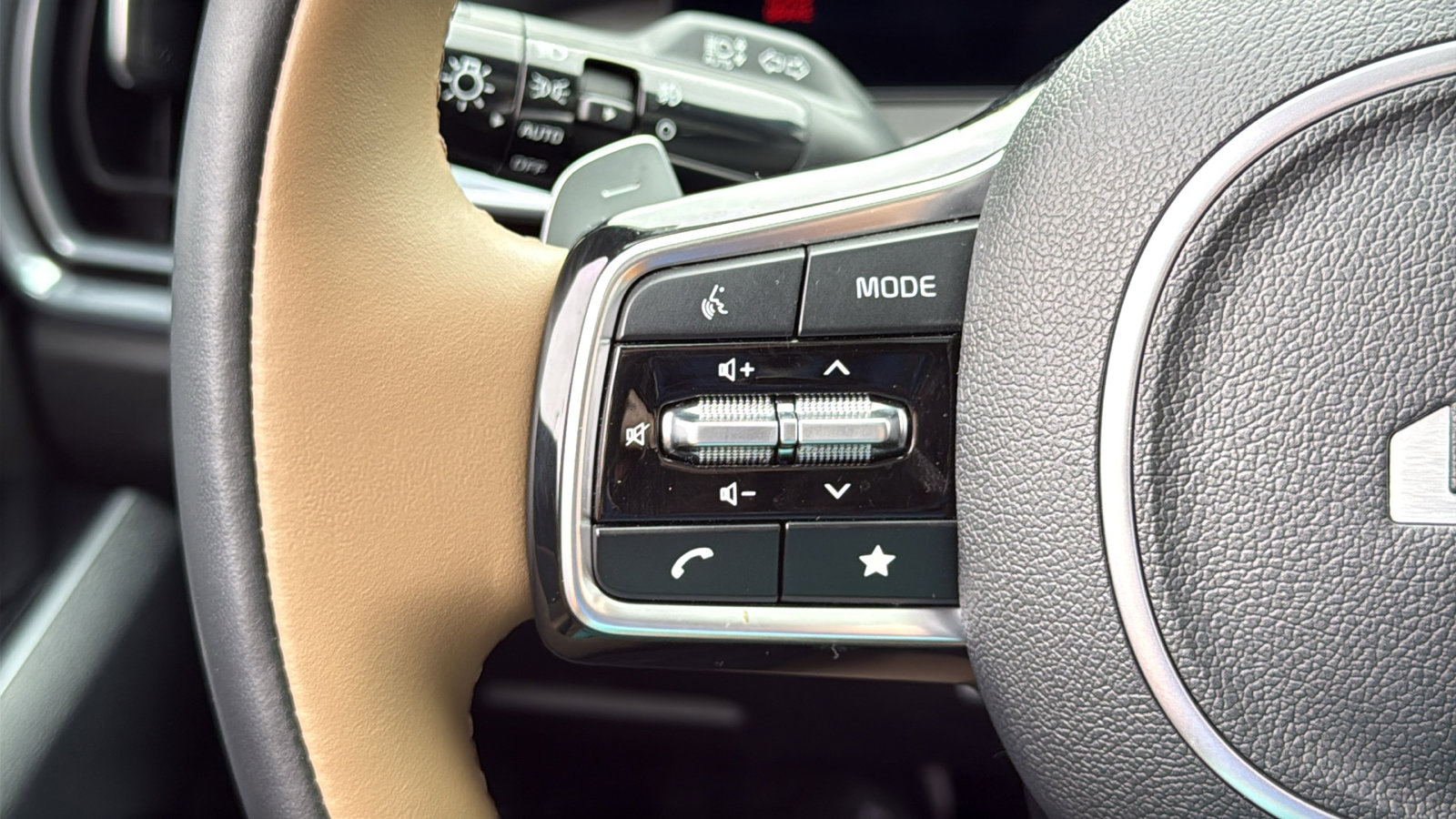 Used 2024 Kia Sorento SX Prestige w/ Olive Brown Leather Package image 16