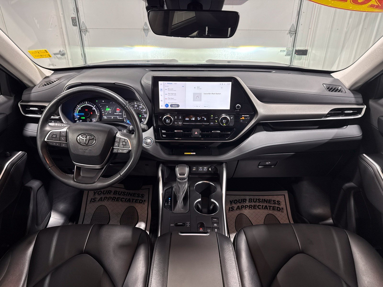 Used 2023 Toyota Highlander XLE w/ Protection Package #3 (TMS) AWD/4WD image 17