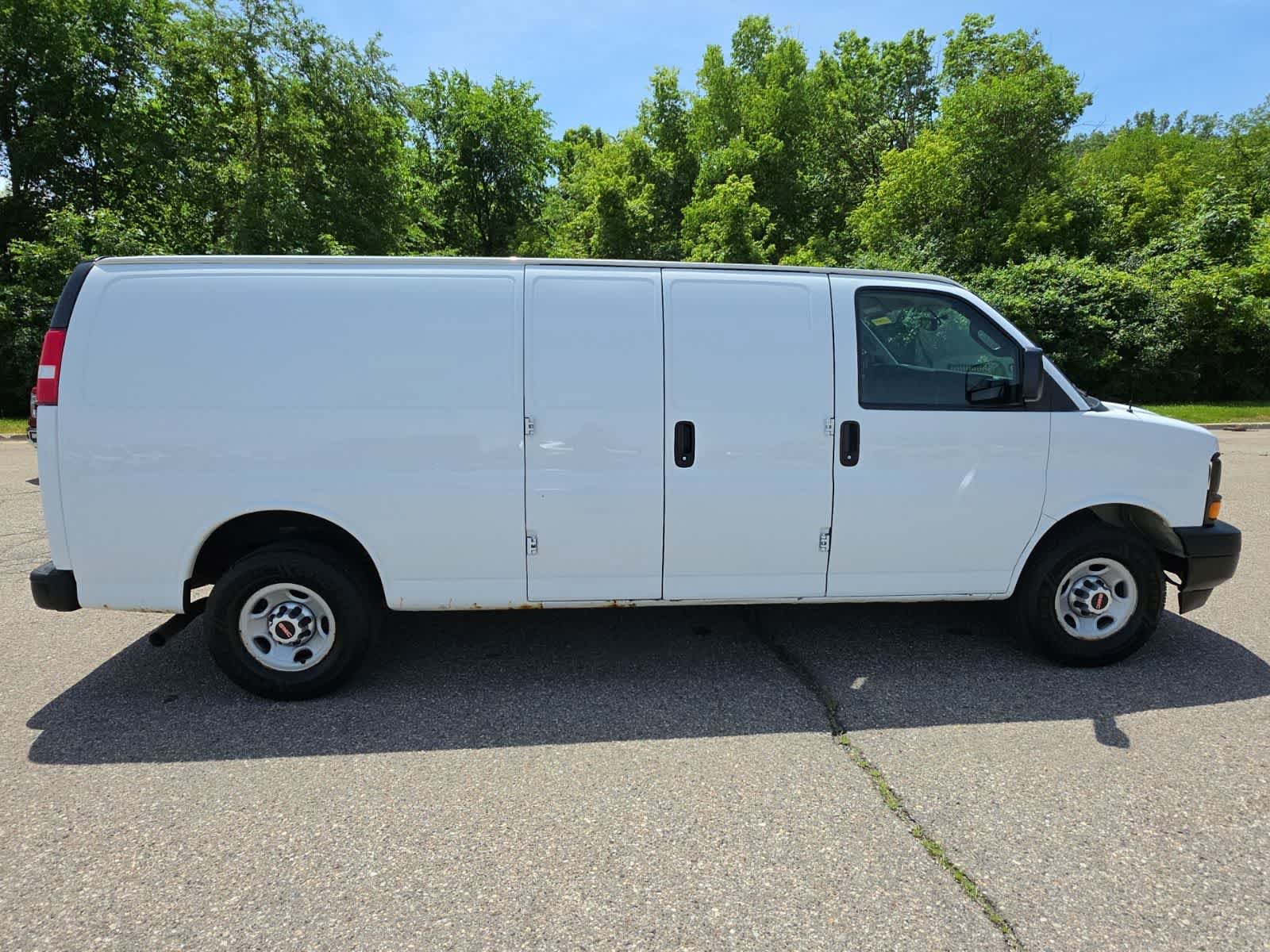Used 2017 GMC Savana 3500 Extended RWD image 6