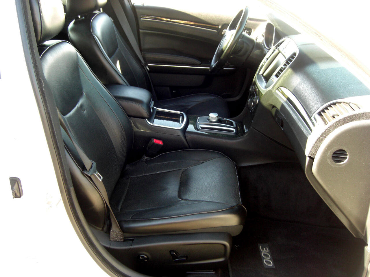 Used 2016 Chrysler 300 C image 16