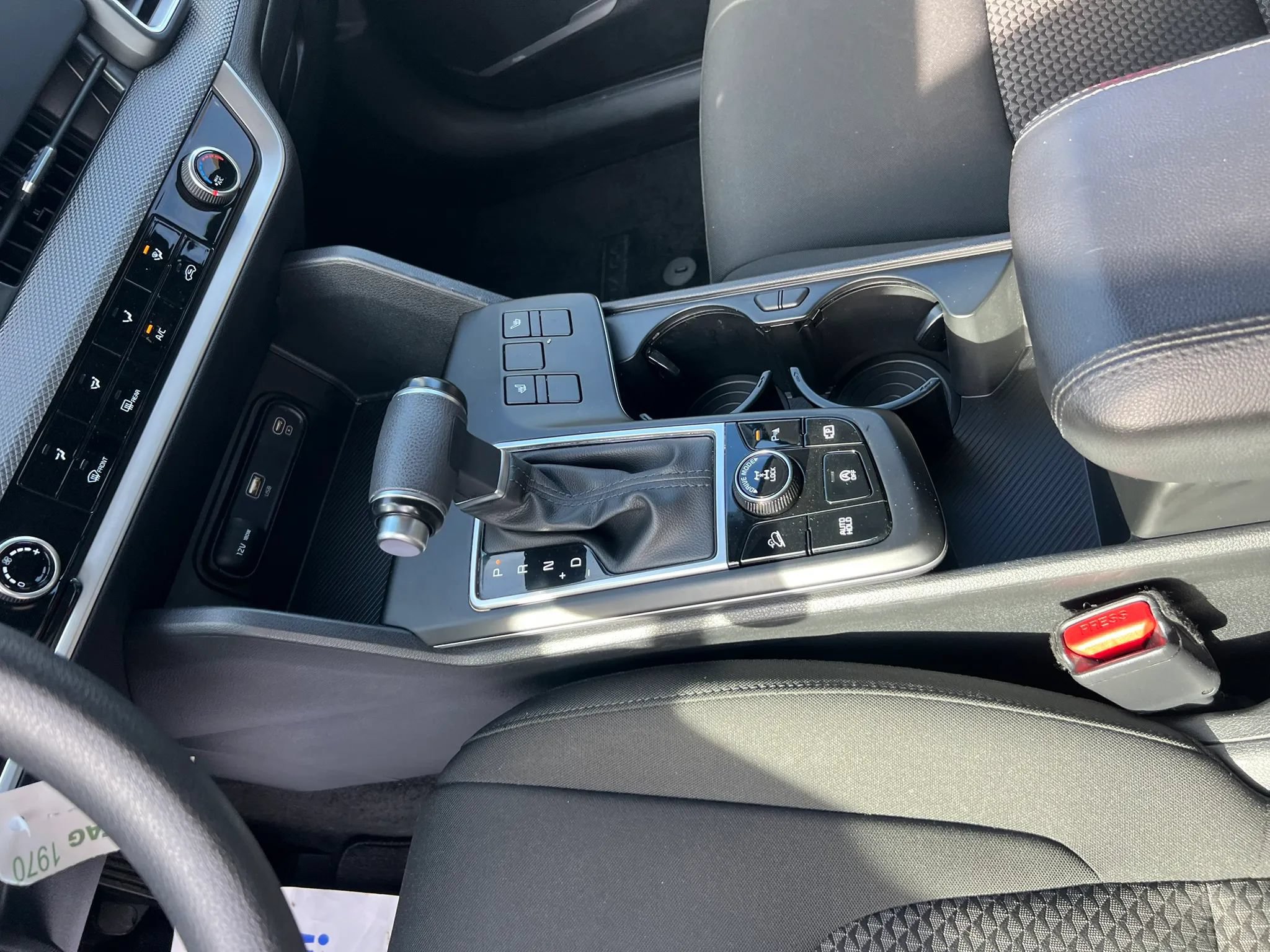 Used 2024 Kia Sportage LX AWD/4WD image 15