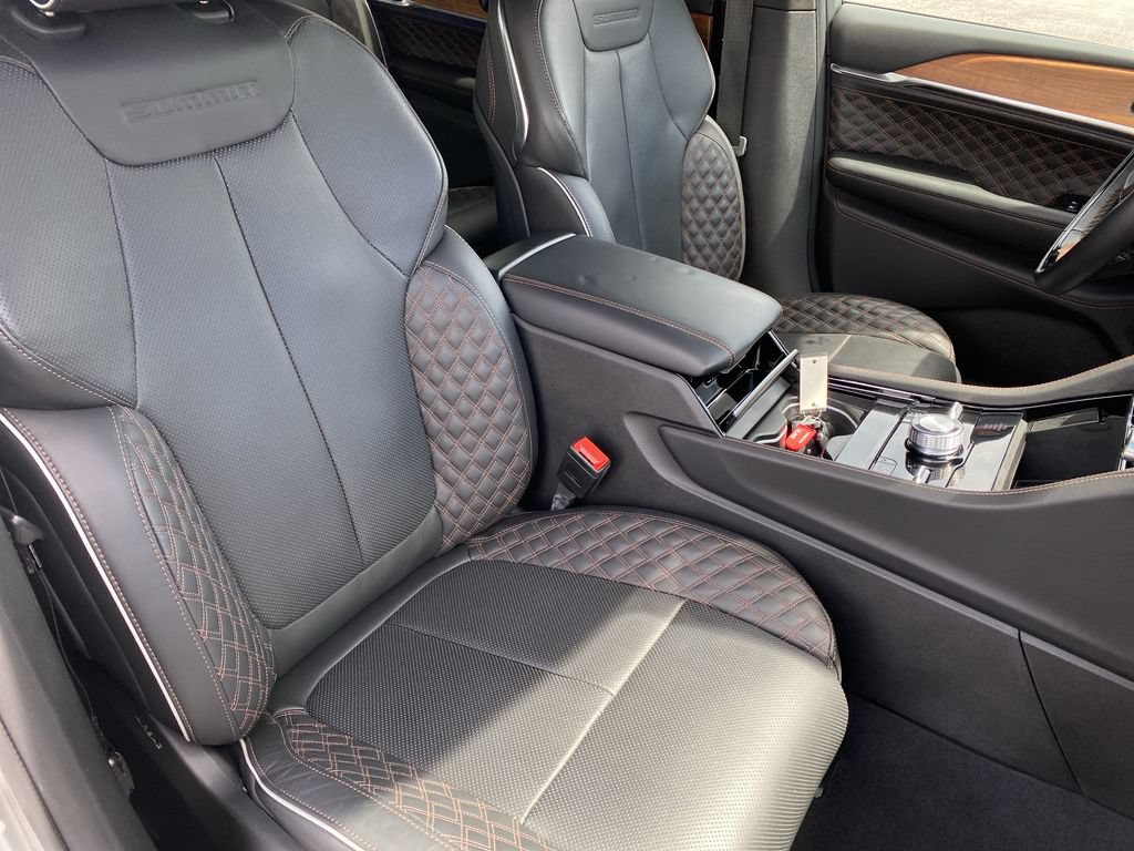 Used 2023 Jeep Grand Cherokee L Summit AWD/4WD image 34