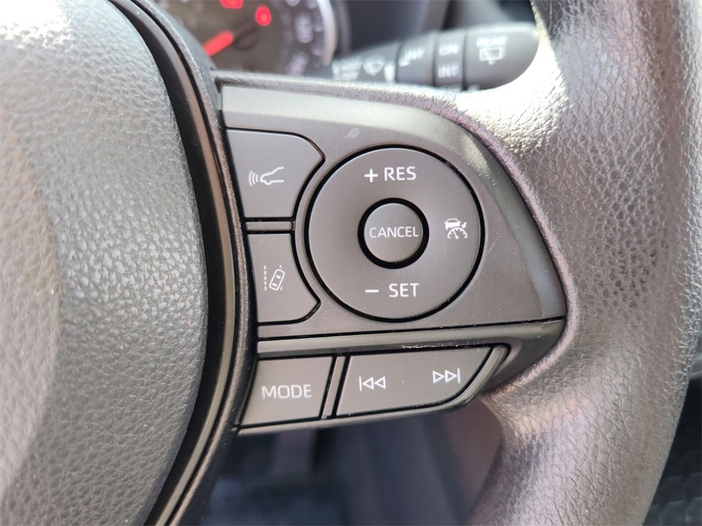 Used 2022 Toyota RAV4 XLE image 10