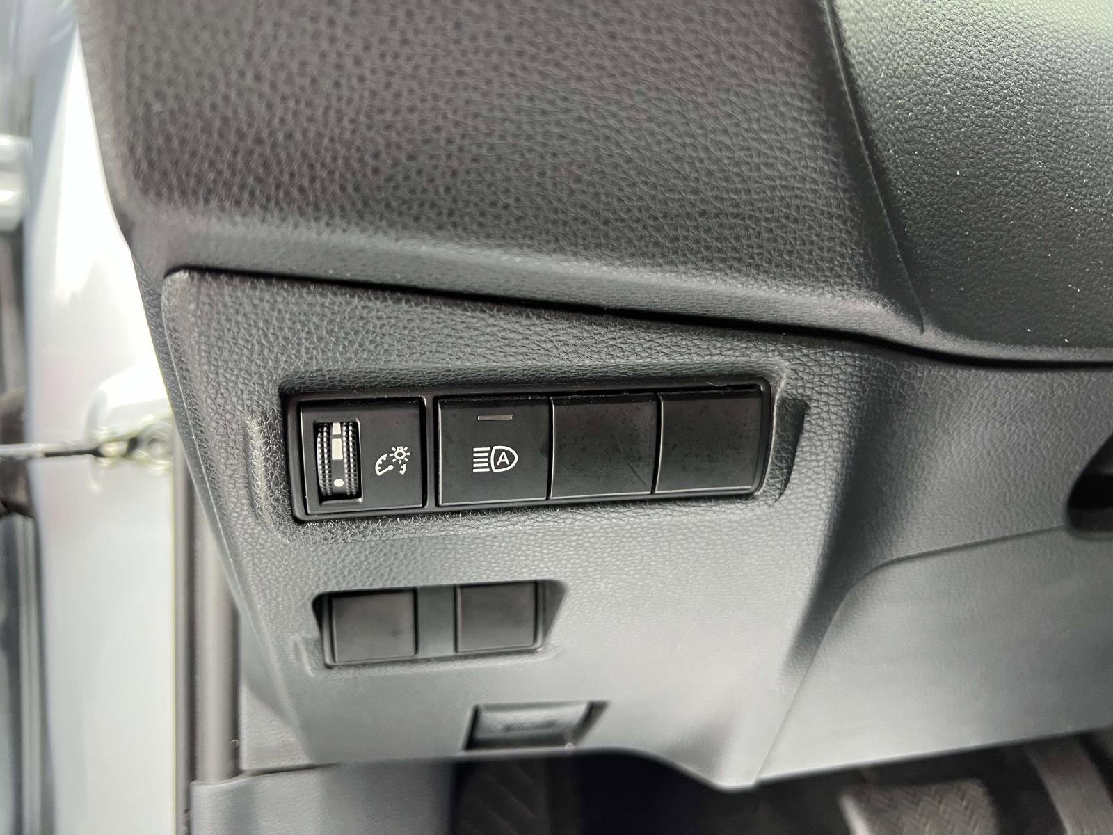 Used 2024 Toyota Corolla Cross XLE image 22