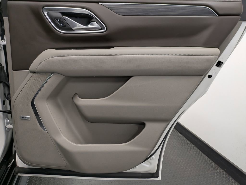 Used 2023 GMC Yukon SLT w/ SLT Premium Package image 24