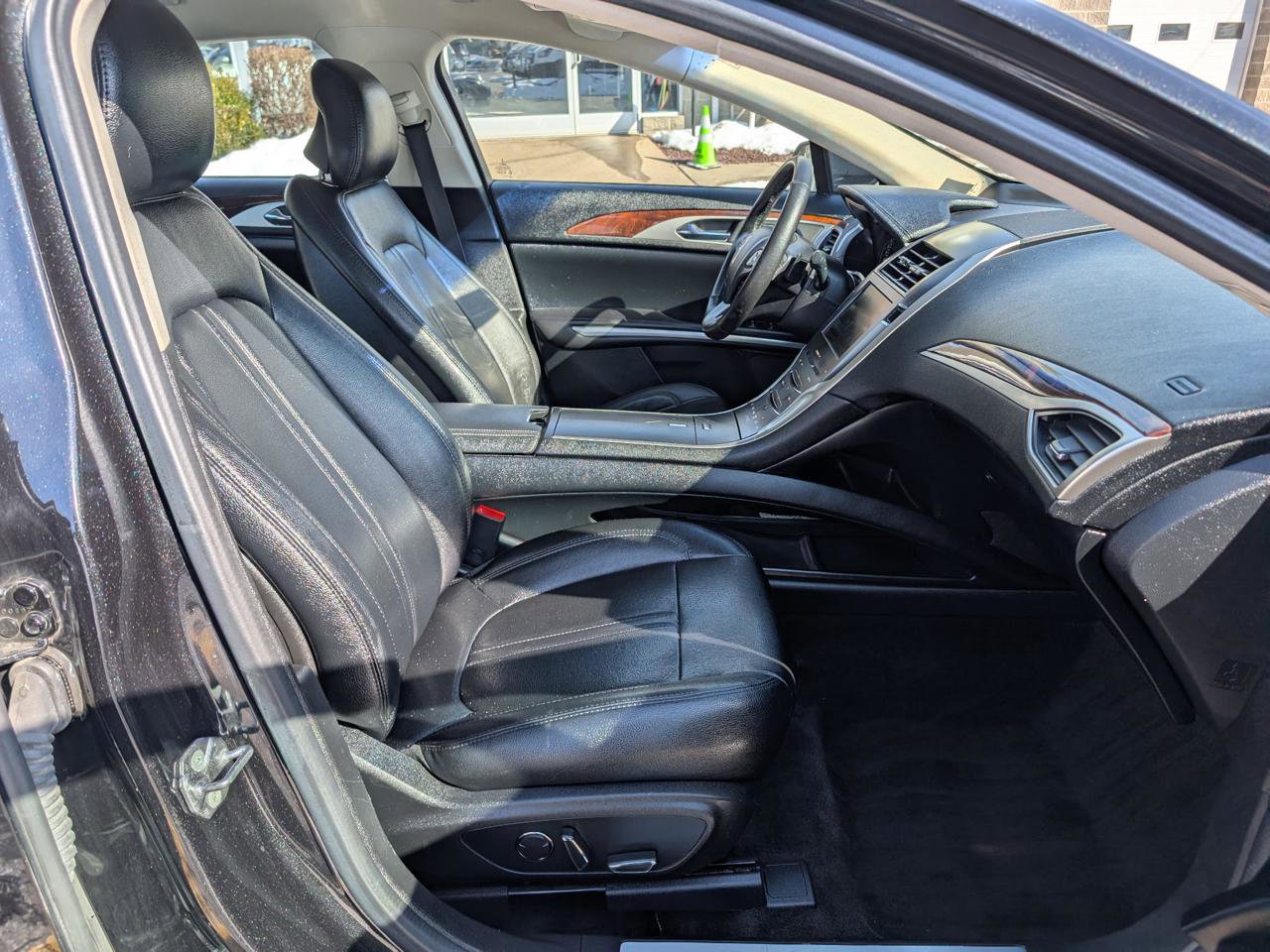 Used 2015 Lincoln MKZ AWD image 25