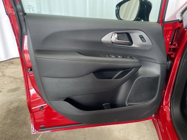 New 2026 Chrysler Pacifica Select image 10