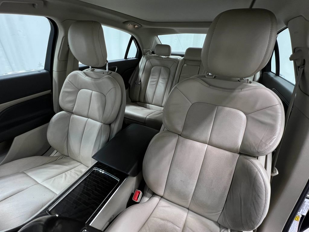 Used 2017 Lincoln Continental Select w/ Climate Package image 16